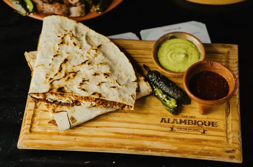 ALAMBIQUE Oaxaca | Mezcal Bar & Cocina Tradicional Oaxaqueña