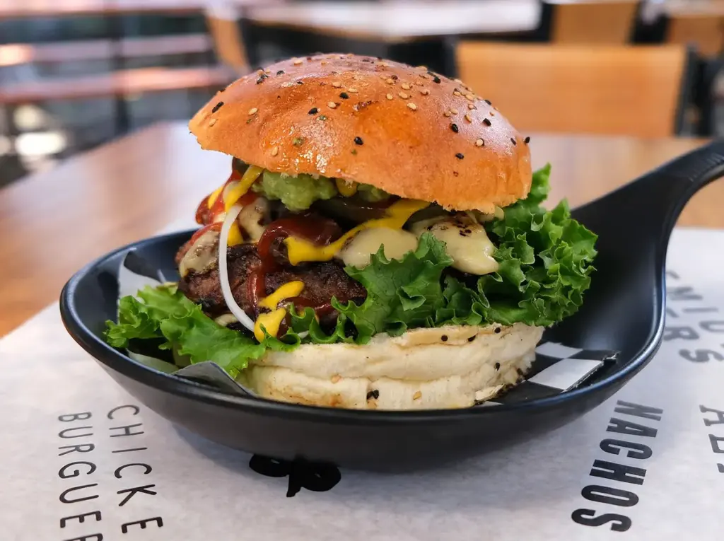 Brontos Zavaleta Hamburguesas al Carbón