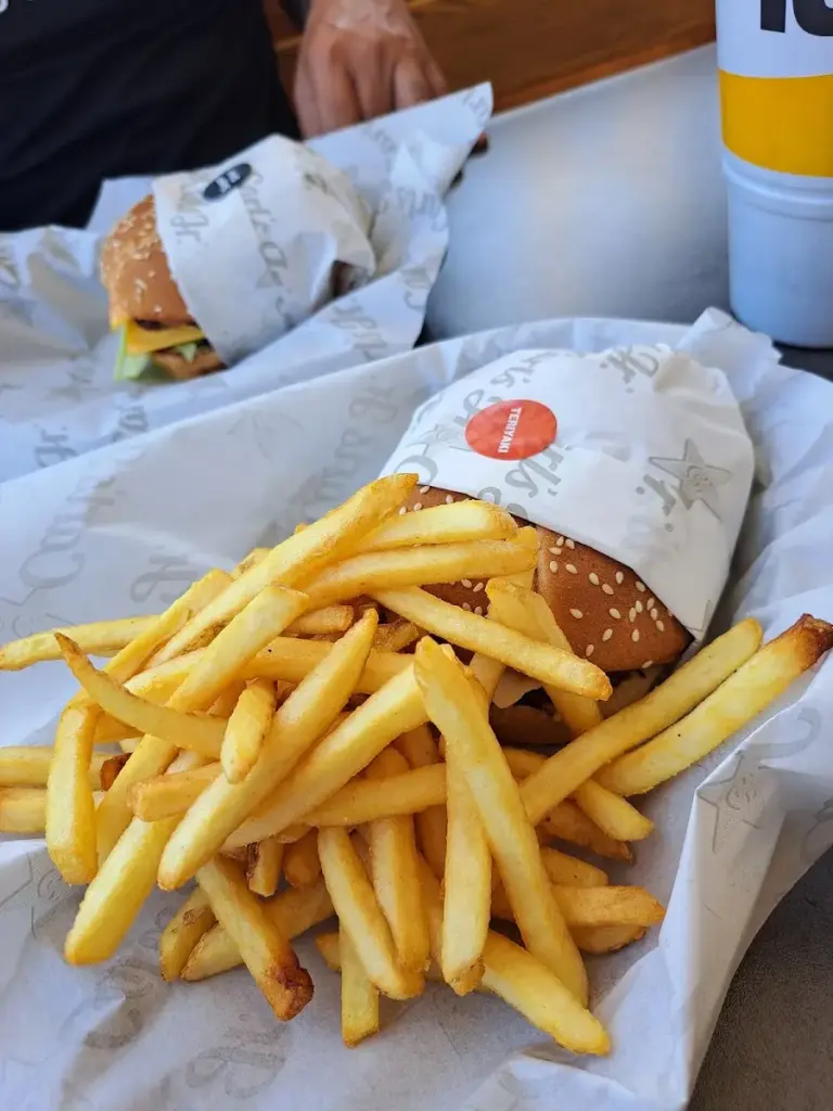 Carl's Jr. Garza Sada (Contry)