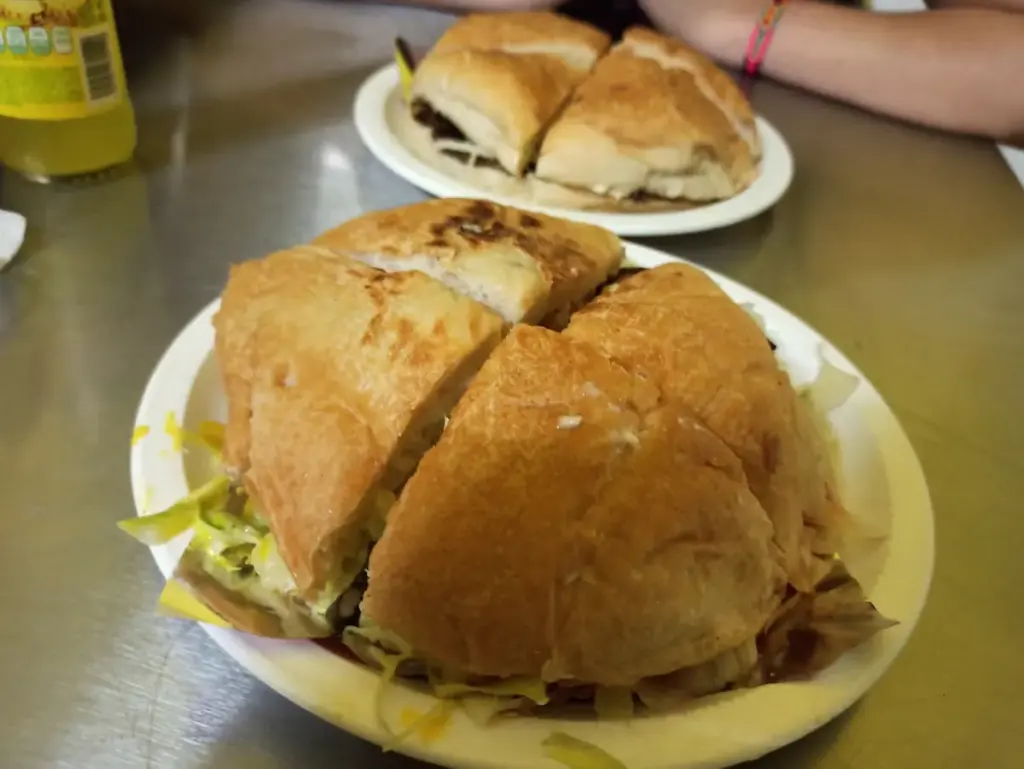 Dogos y Hamburguesas Chuy's