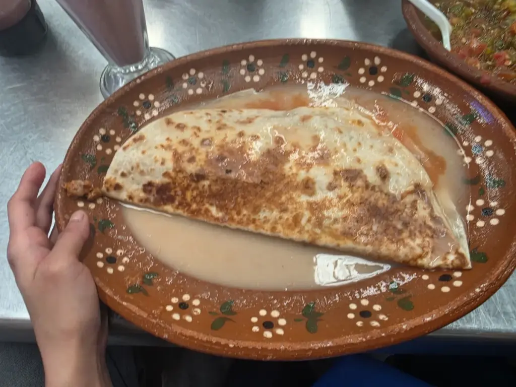 DOÑA CARLOTA BURRITAS Y QUESADILLAS