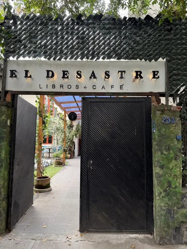 El Desastre | Café + Libros