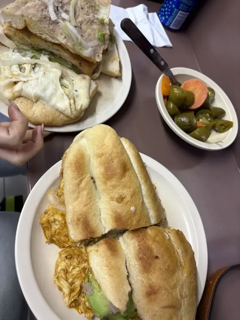 El Faro: Café y Tortas