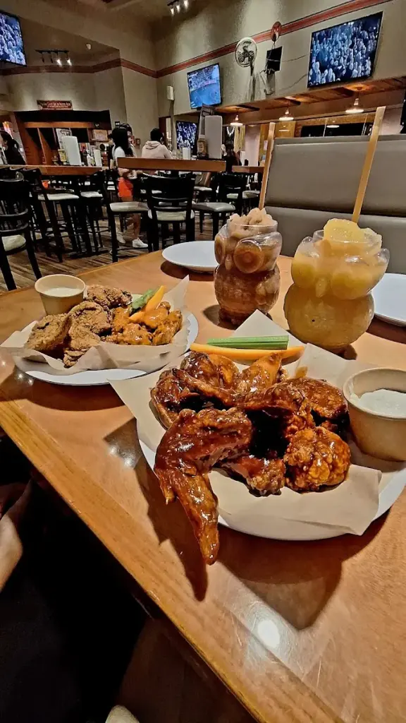Hooters