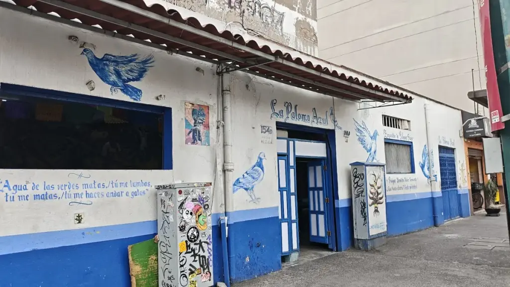 La Paloma Azul