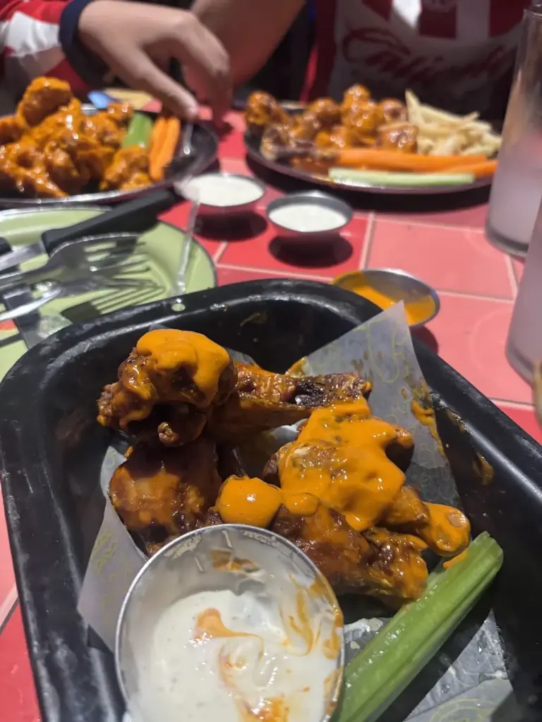 Las Alitas Roble Universidad