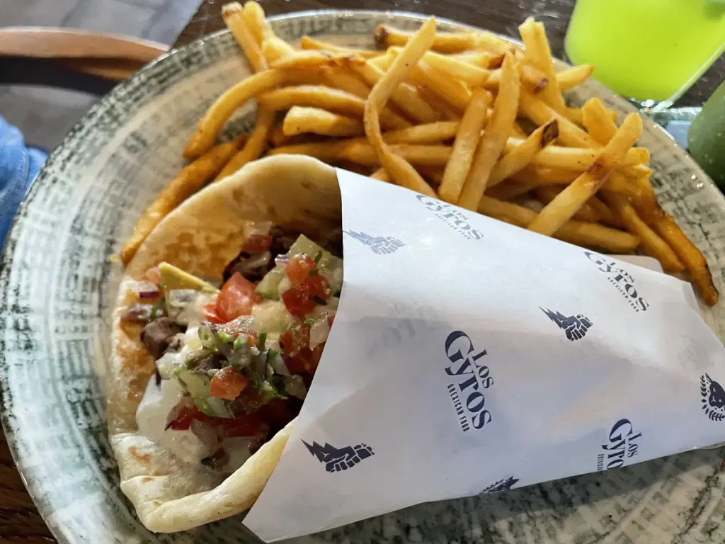 Los Gyros.