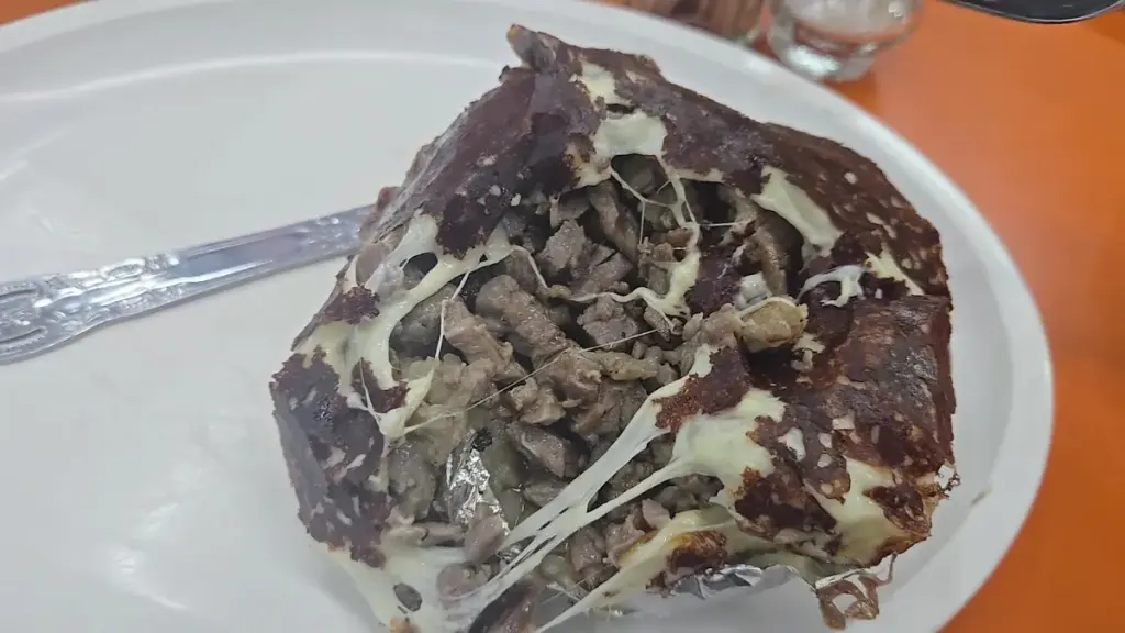 Los Sarapes tacos y papas