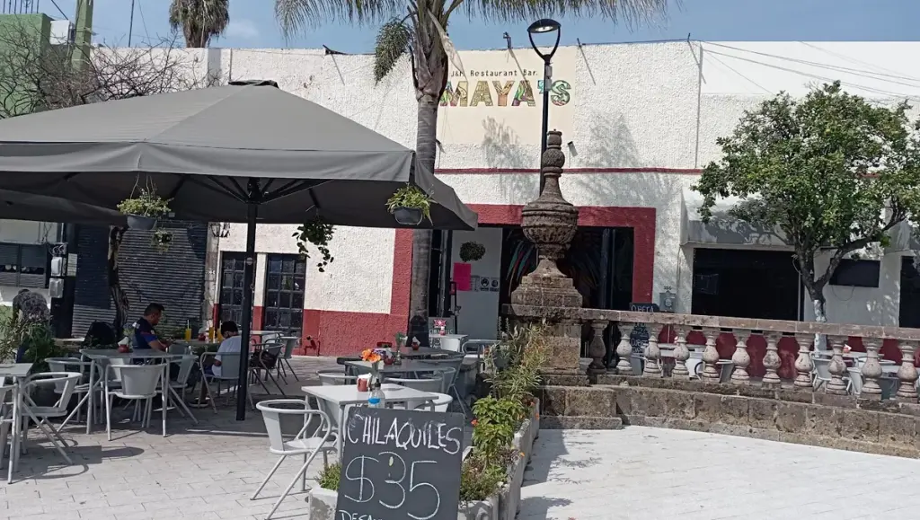 Mayas Bar