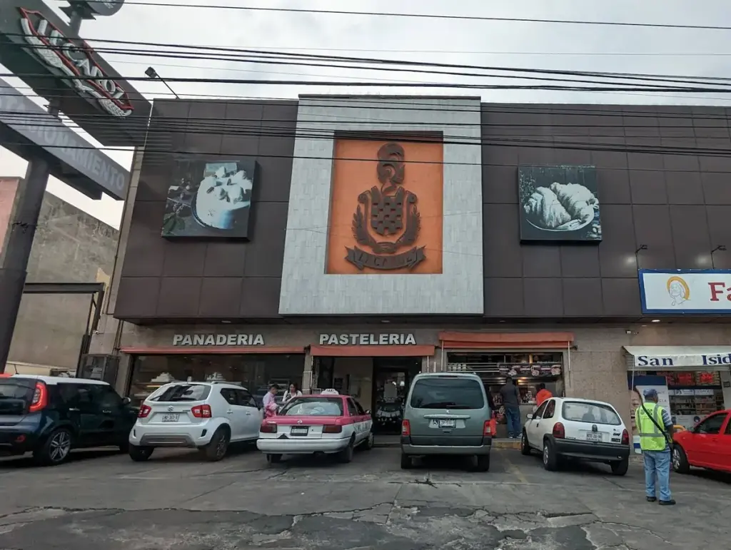 Pastelería y Panadería Lecaroz Las Águilas