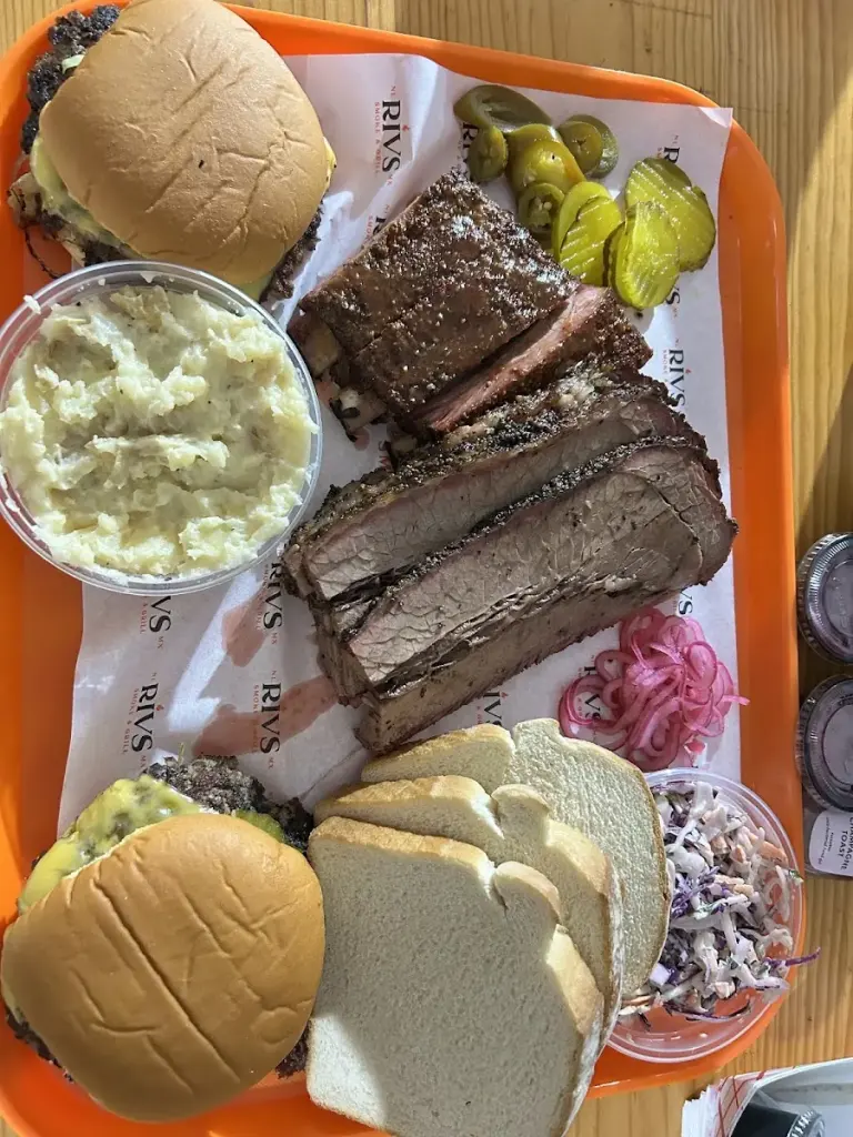 RIVS Smoke & Grill