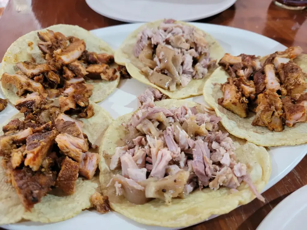 Sabornis Pollos Y Costillas (Zavaleta)