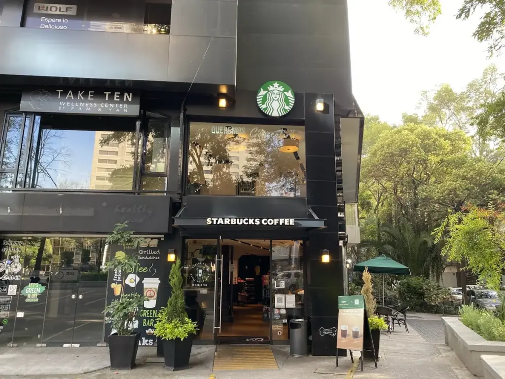 Starbucks Campos Eliseos