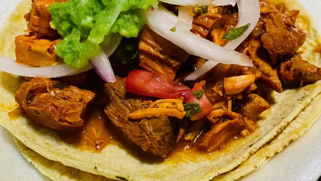Tacos Sarita - Los Famosos de la 8