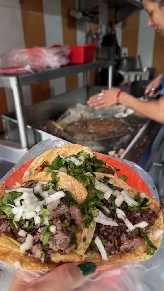 TAQUERIA LOS CARNALES