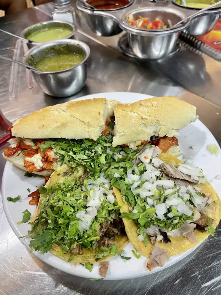 Taquería Los Poblanos