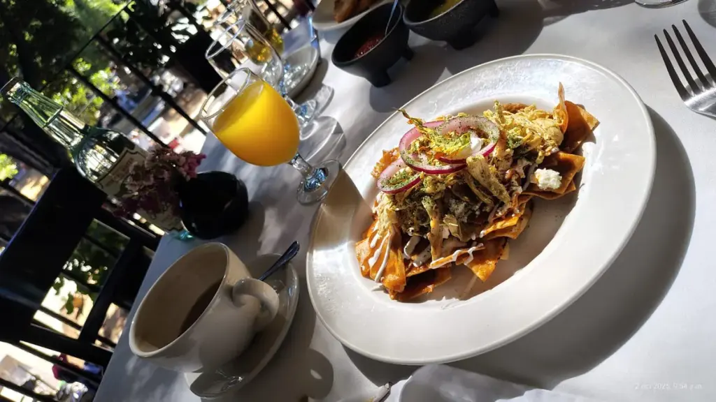 Tr3s 3istro Restaurant & Oyster Bar